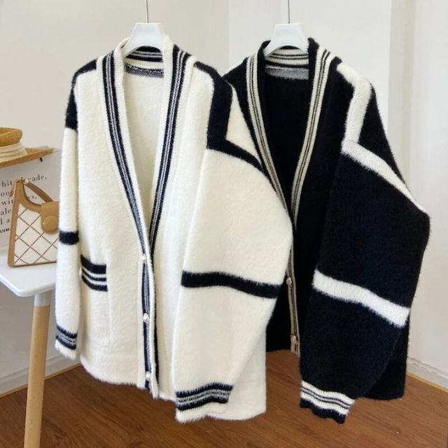 Isla - V-hals cardigan med dekorative knapper