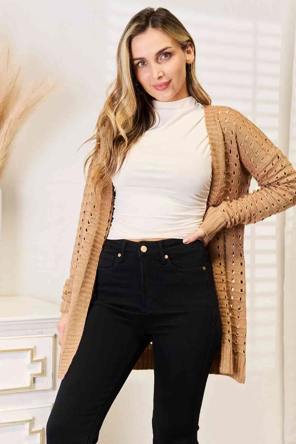 Knytt Opp Clara-Horisontale Vibes Ribbet Åpen Front Cardigan i Karamell