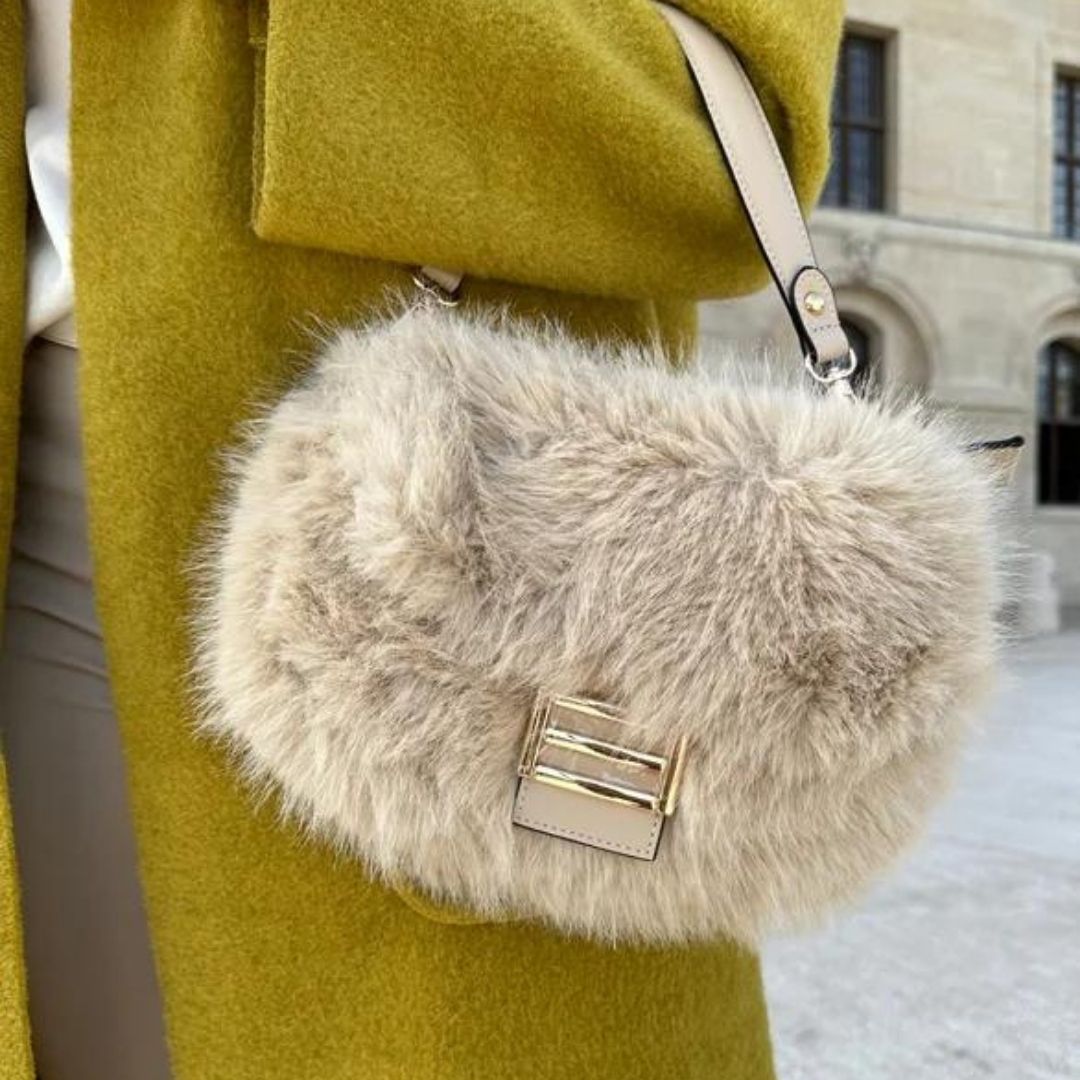 Hana - fluffy bag med en elegant spenne