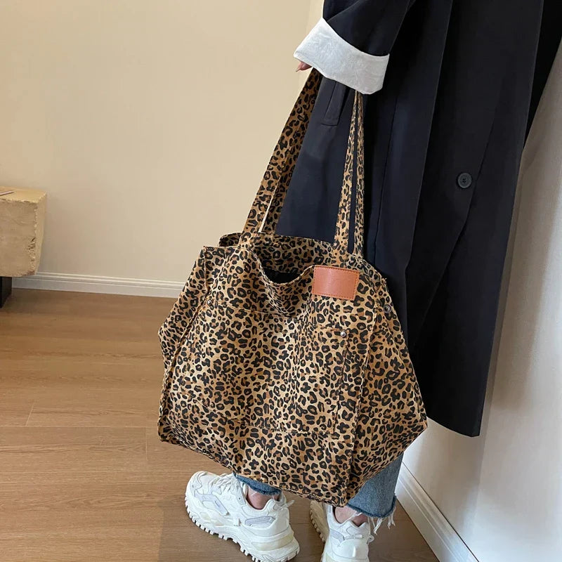 Savannah - oversized leopardprint lerretsveske